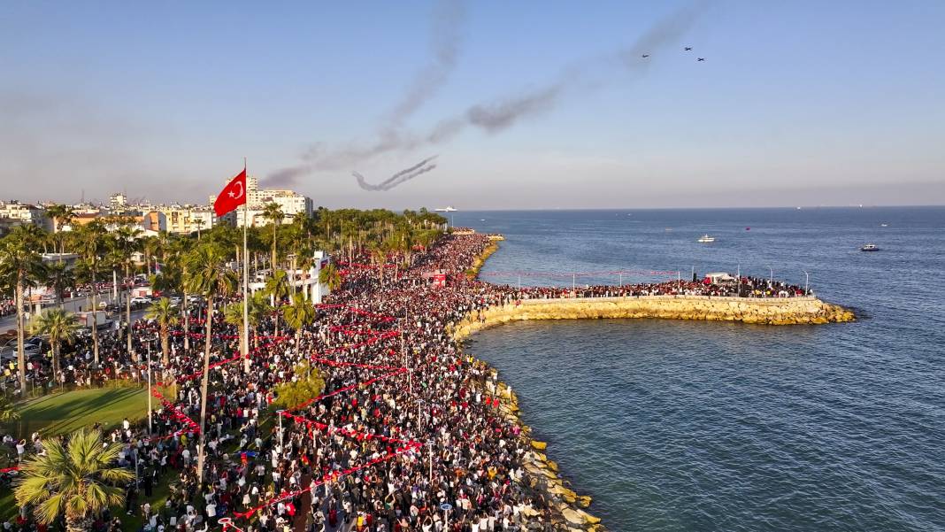 Türk Yıldızları Mersin semalarında iz bıraktı 1